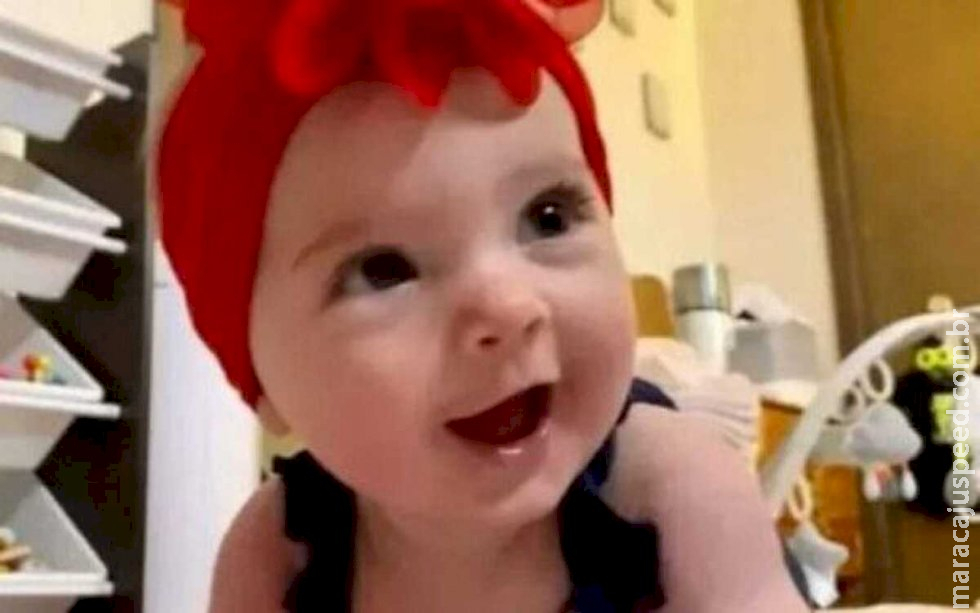 Madrasta é presa por alimentar bebê de 1 ano com baterias, parafusos e acetona Madrasta é presa por alimentar bebê de 1 ano com baterias, parafusos e acetona