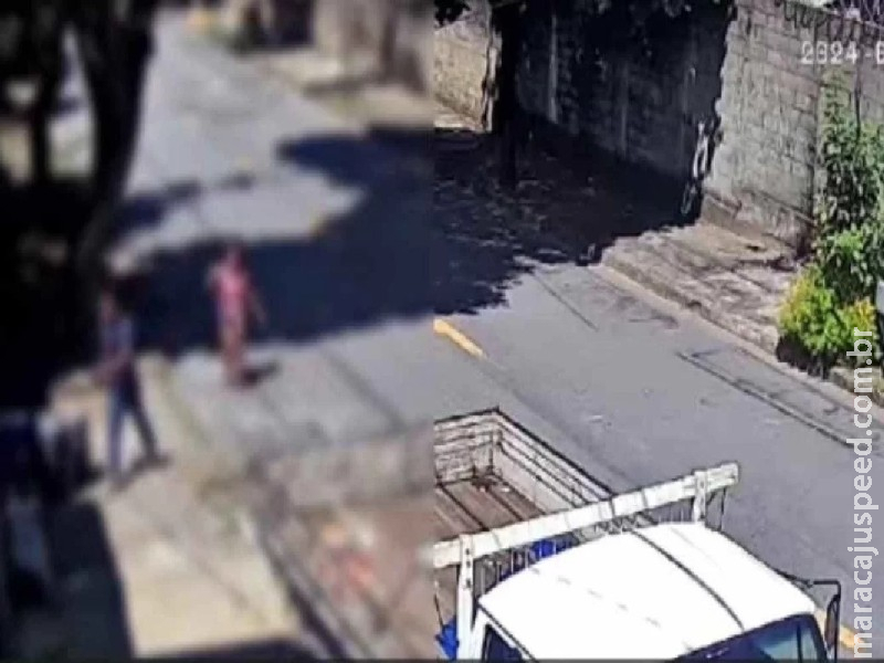 Menina de 12 anos é morta e corpo abandonado na calçada em Minas Gerais Menina de 12 anos é morta e corpo abandonado na calçada em Minas Gerais