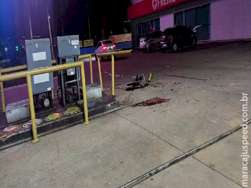 Moto colide em grade de proteção de posto e passageiro morre em Campo Grande