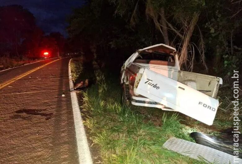 Motorista de caminhonete morre durante capotamento na MS-450 Motorista de caminhonete morre durante capotamento na MS-450