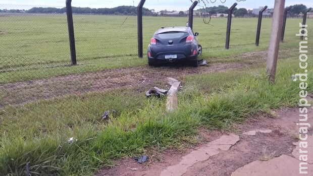 Motorista perde controle e invade área de pista do aeroporto de Ponta Porã