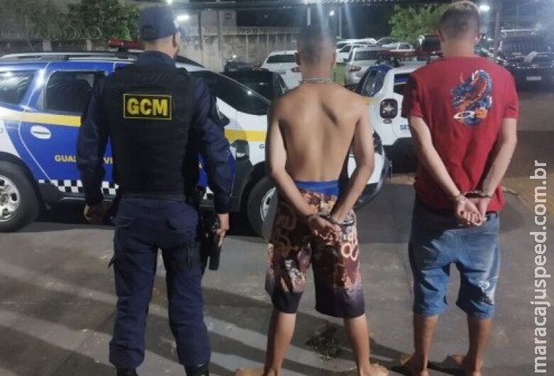 Motoristas de aplicativo detêm suspeitos após dupla esfaquear colega Motoristas de aplicativo detêm suspeitos após dupla esfaquear colega