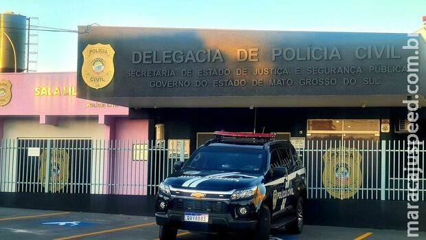 Nervosinho! Homem rasga dinheiro que esposa ia pagar serviço de entrega em Costa Rica Nervosinho! Homem rasga dinheiro que esposa ia pagar serviço de entrega em Costa Rica