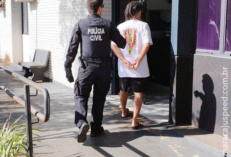 Polícia cumpre mandados de busca e apreensão e apreende maconha Polícia cumpre mandados de busca e apreensão e apreende maconha