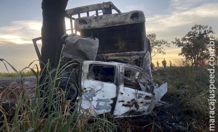 Polícia identifica vítimas que morreram carbonizadas em acidente em Nova Andradina Polícia identifica vítimas que morreram carbonizadas em acidente em Nova Andradina