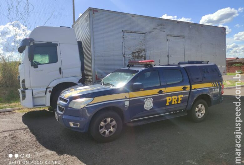 Polícia recupera caminhão que seria levado para a fronteira