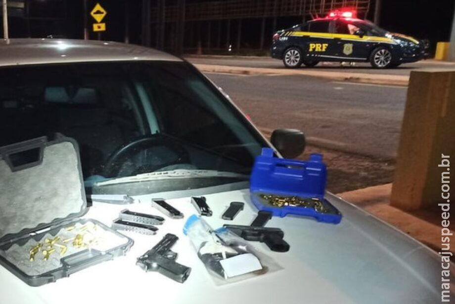 Policiais encontram cocaína, pistolas e munições em veículo Policiais encontram cocaína, pistolas e munições em veículo