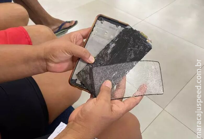 Professor de jiu-jitsu ataca e destrói celular de aluna em academia Professor de jiu-jitsu ataca e destrói celular de aluna em academia