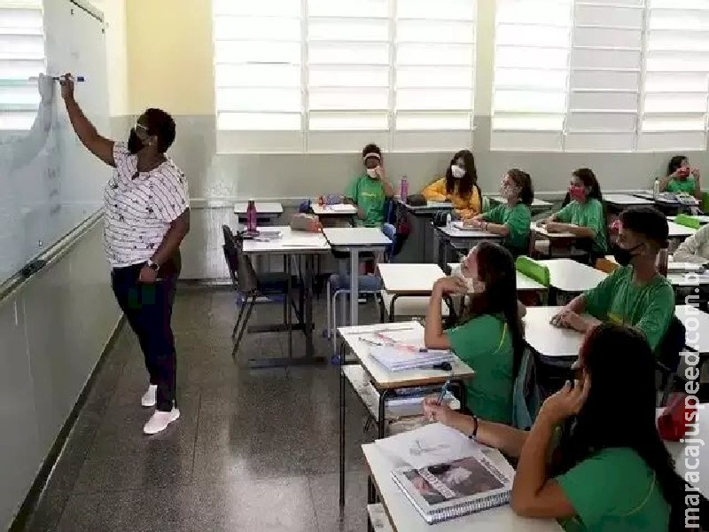 Professores terão plano de carreira e jornada de 40 horas garantidos por lei