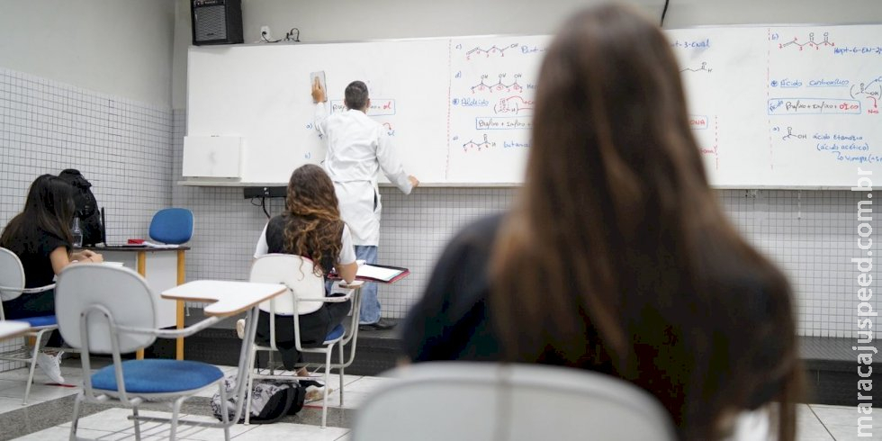 Programa Pé-de-Meia é bem recebido por estudantes e sociedade civil Programa Pé-de-Meia é bem recebido por estudantes e sociedade civil