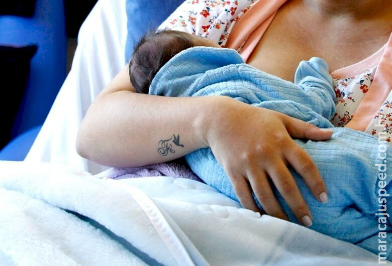 Projeto aumenta licença-maternidade para 180 dias Projeto aumenta licença-maternidade para 180 dias