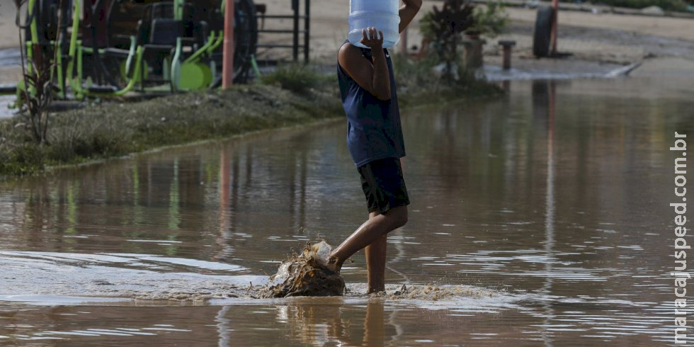Temporais afetam cerca de 100 mil pessoas no Rio Temporais afetam cerca de 100 mil pessoas no Rio