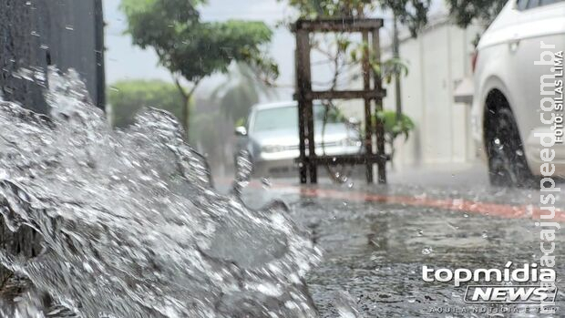 Temporal chega com força em Campo Grande