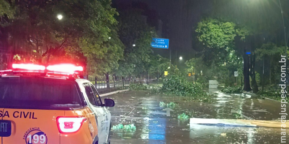 Temporal deixa um morto e milhares sem energia no Rio Grande do Sul