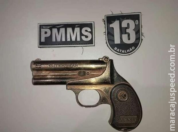 Vigilantes conseguem deter homem que ameaçava casal com simulacro de arma de fogo em Corumbá Vigilantes conseguem deter homem que ameaçava casal com simulacro de arma de fogo em Corumbá