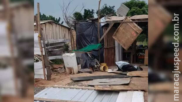 Após vendaval, bairros aguardam há mais de 12h por energia em Ribas do Rio Pardo Após vendaval, bairros aguardam há mais de 12h por energia em Ribas do Rio Pardo