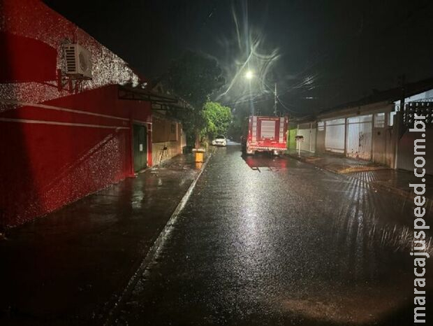 Caminhão arranca fios de poste e deixa morador sem energia em Três Lagoas