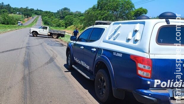 Caminhonete quebra ponta de eixo e interrompe MS-134, entre Nova Andradina e Batayporã Caminhonete quebra ponta de eixo e interrompe MS-134, entre Nova Andradina e Batayporã