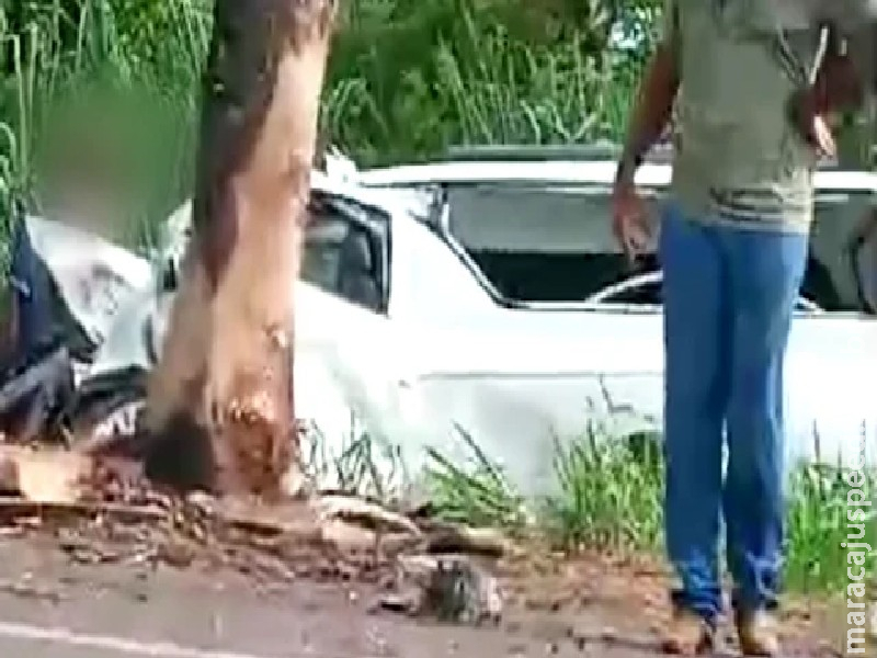 Carro de funerária bate em árvore e motorista morre em acidente em rodovia de MS Carro de funerária bate em árvore e motorista morre em acidente em rodovia de MS