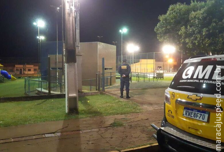 Com droga em brinquedos de praça, jovens são presos em Dourados