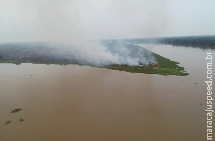 Com reforço de aeronaves e bombeiros, Governo amplia atuação para controlar incêndio no Pantanal em MS Com reforço de aeronaves e bombeiros, Governo amplia atuação para controlar incêndio no Pantanal em MS