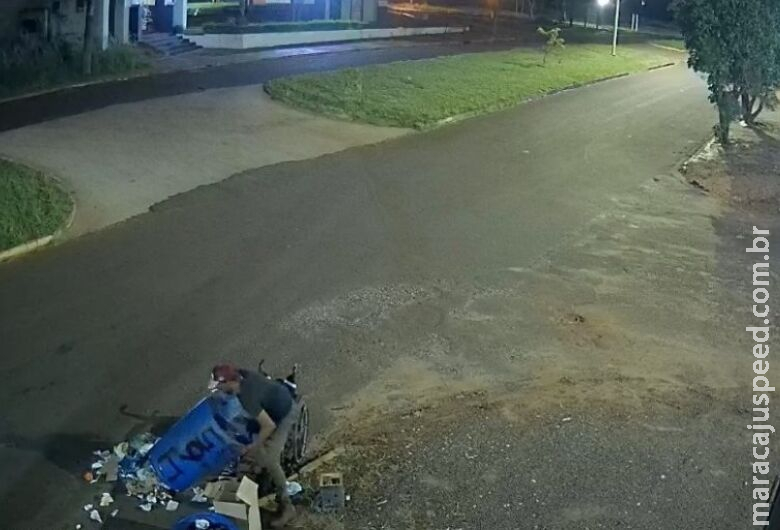 Condenado por furto, falso cadeirante é flagrado de bicicleta e vai preso Condenado por furto, falso cadeirante é flagrado de bicicleta e vai preso