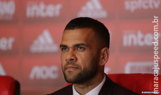Daniel Alves é condenado a 4 anos e meio por agressão sexual