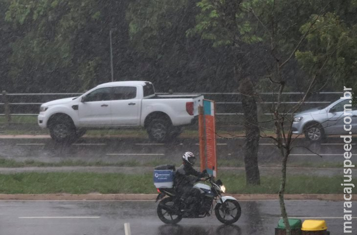 De calorão à pancada de chuvas: terça-feira tem variação climática em MS