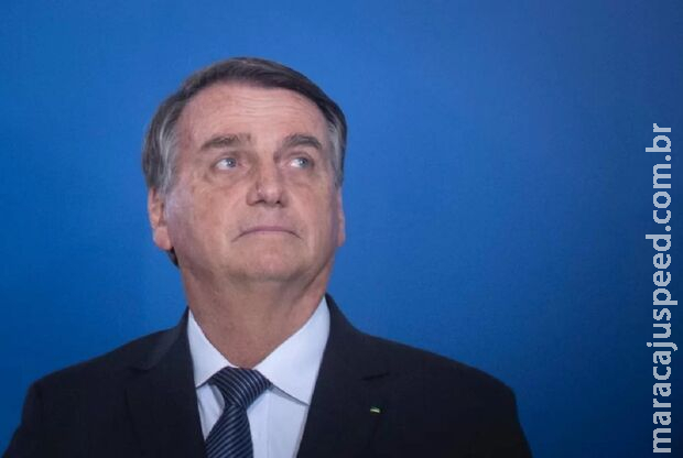 Defesa diz que Bolsonaro imprimiu documento por problema na visão Defesa diz que Bolsonaro imprimiu documento por problema na visão