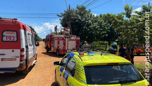Funcionário de empresa de internet leva descarga elétrica e fica pendurado em poste no Santa Emília Funcionário de empresa de internet leva descarga elétrica e fica pendurado em poste no Santa Emília