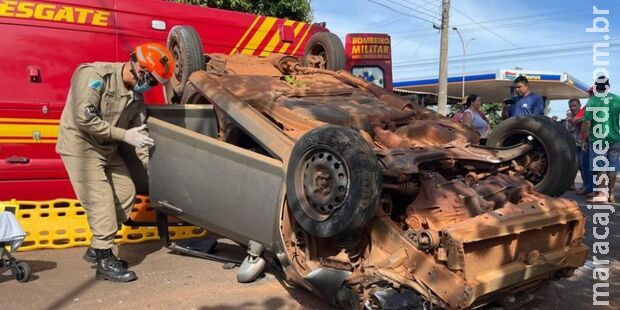 Homem perde controle e capota carro em avenida de Ivinhema Homem perde controle e capota carro em avenida de Ivinhema
