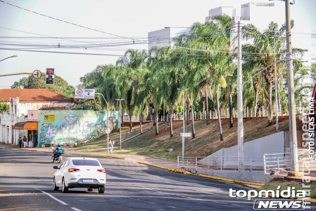 Mulher quase tem orelha decepada em briga no Centro de Campo Grande Mulher quase tem orelha decepada em briga no Centro de Campo Grande