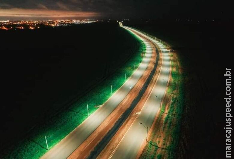 Obra de iluminação solar em anel viário avança para a reta final Obra de iluminação solar em anel viário avança para a reta final