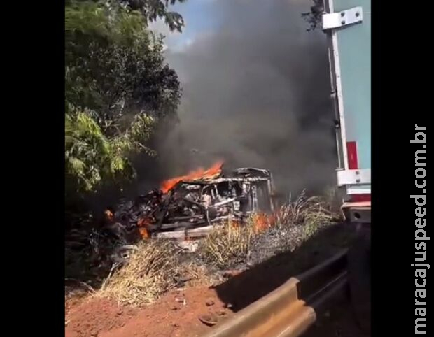 Ocupantes de Hilux morreram queimados em batida com caminhão na BR-163