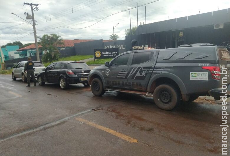 Polícia apreende veículos adulterados que estavam com paraguaios Polícia apreende veículos adulterados que estavam com paraguaios