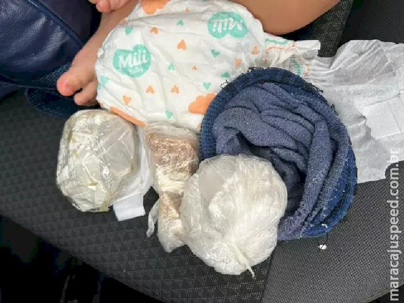 Polícia prende mulheres que escondiam crack e cocaína na fralda de bebê em Dourados Polícia prende mulheres que escondiam crack e cocaína na fralda de bebê em Dourados