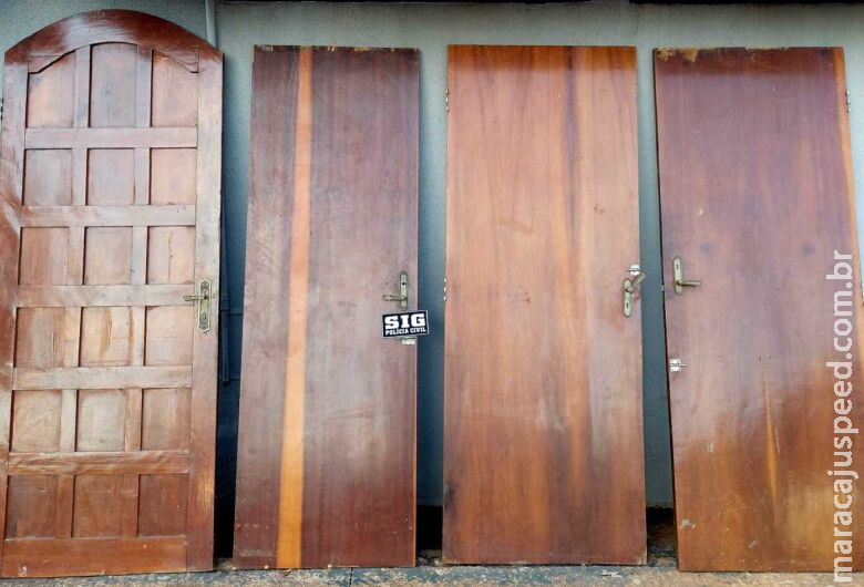 Polícia recupera quatro portas de madeira furtadas em Fátima do Sul