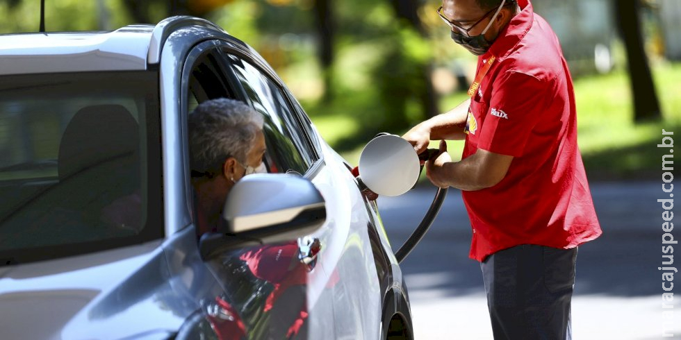 Preço da gasolina e do diesel sobem nesta quinta com novo ICMS Preço da gasolina e do diesel sobem nesta quinta com novo ICMS