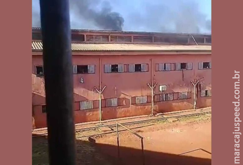 Presos fazem motim em penitenciária na região de fronteira; veja vídeo