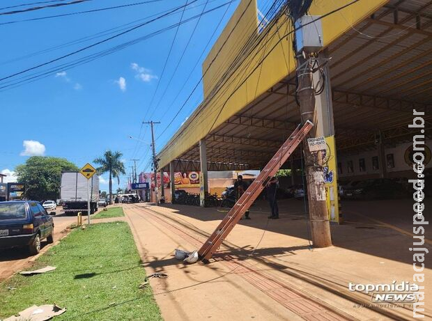 Técnico de internet despenca de escada no São Conrado Técnico de internet despenca de escada no São Conrado