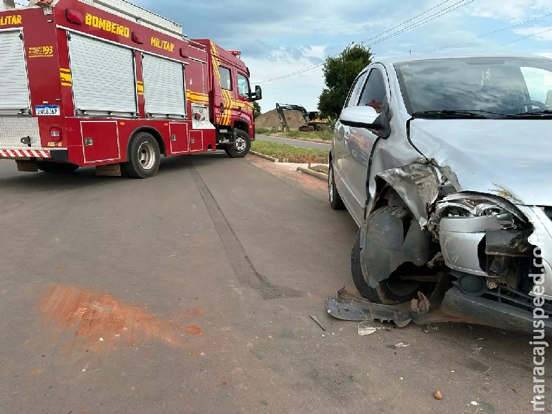 Trabalhador em maquinário atinge carro em Três Lagoas Trabalhador em maquinário atinge carro em Três Lagoas