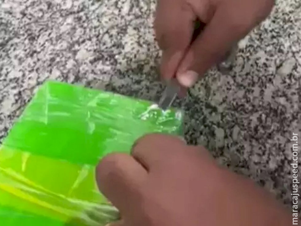 Traficante é flagrado com R$ 1,3 milhão em cocaína dentro de táxi em MS Traficante é flagrado com R$ 1,3 milhão em cocaína dentro de táxi em MS