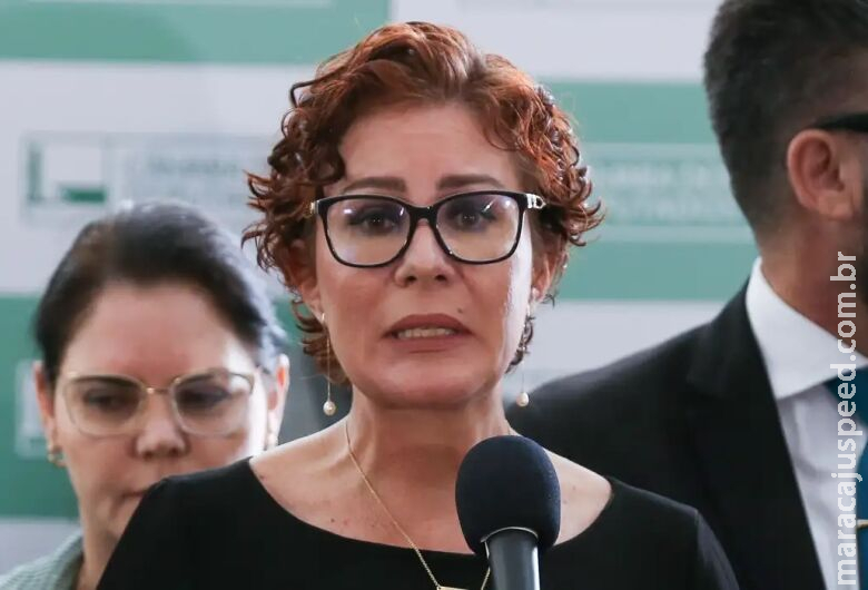 TSE multa deputada Zambelli em R$ 30 mil por fake news sobre e-Título TSE multa deputada Zambelli em R$ 30 mil por fake news sobre e-Título