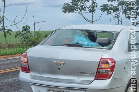 Acidente na BR-060 deixa dois jovens feridos após colisão entre moto e carro Acidente na BR-060 deixa dois jovens feridos após colisão entre moto e carro