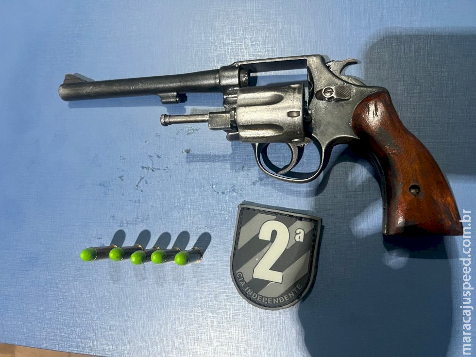 Acusado de agredir a esposa é flagrado pela PM com arma de fogo em Caarapó Acusado de agredir a esposa é flagrado pela PM com arma de fogo em Caarapó