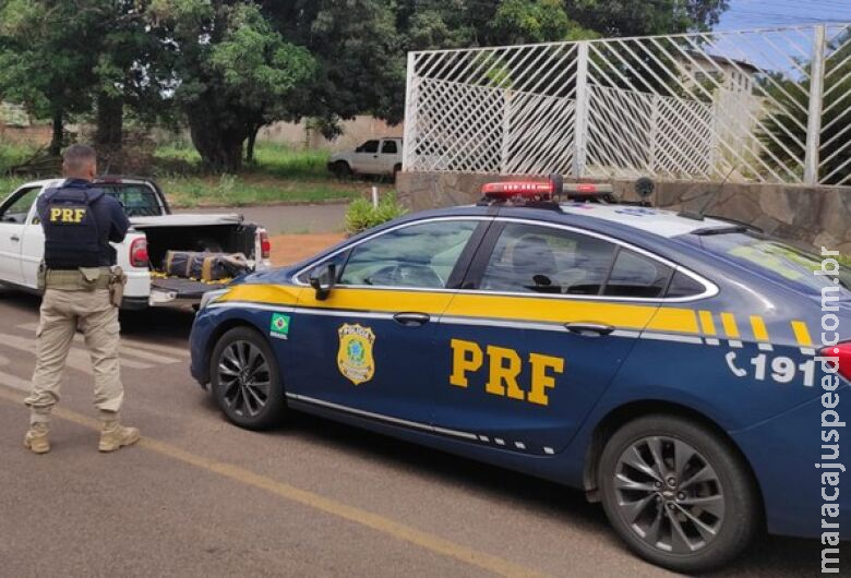 Após fuga, polícia apreende 90 quilos de maconha, motorista é preso Após fuga, polícia apreende 90 quilos de maconha, motorista é preso