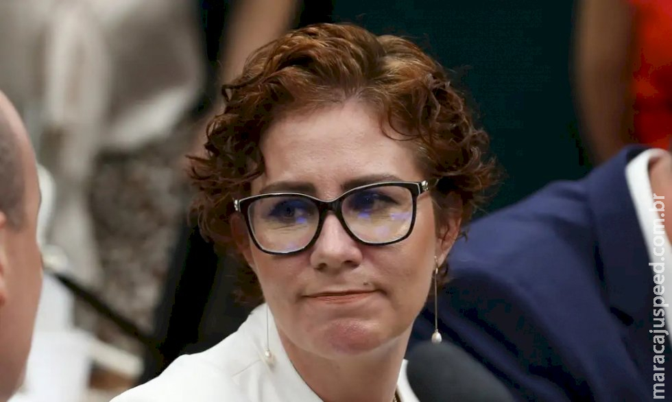 Carla Zambelli é citada em investigação sobre minuta para reverter eleições Carla Zambelli é citada em investigação sobre minuta para reverter eleições