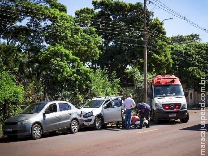 Carro é atingido na traseira e arrastado por 50 metros por motorista bêbada em Campo Grande Carro é atingido na traseira e arrastado por 50 metros por motorista bêbada em Campo Grande