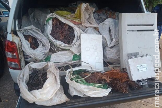 Dono de ferro-velho é preso comercializando mais de 700 kg de fios de cobre irregular Dono de ferro-velho é preso comercializando mais de 700 kg de fios de cobre irregular