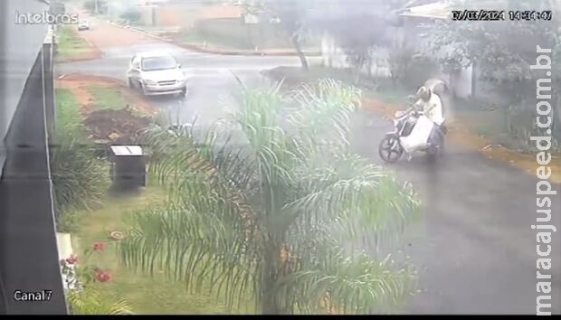 Em pleno a luz do dia, bandidos invadem e fazem Em pleno a luz do dia, bandidos invadem e fazem